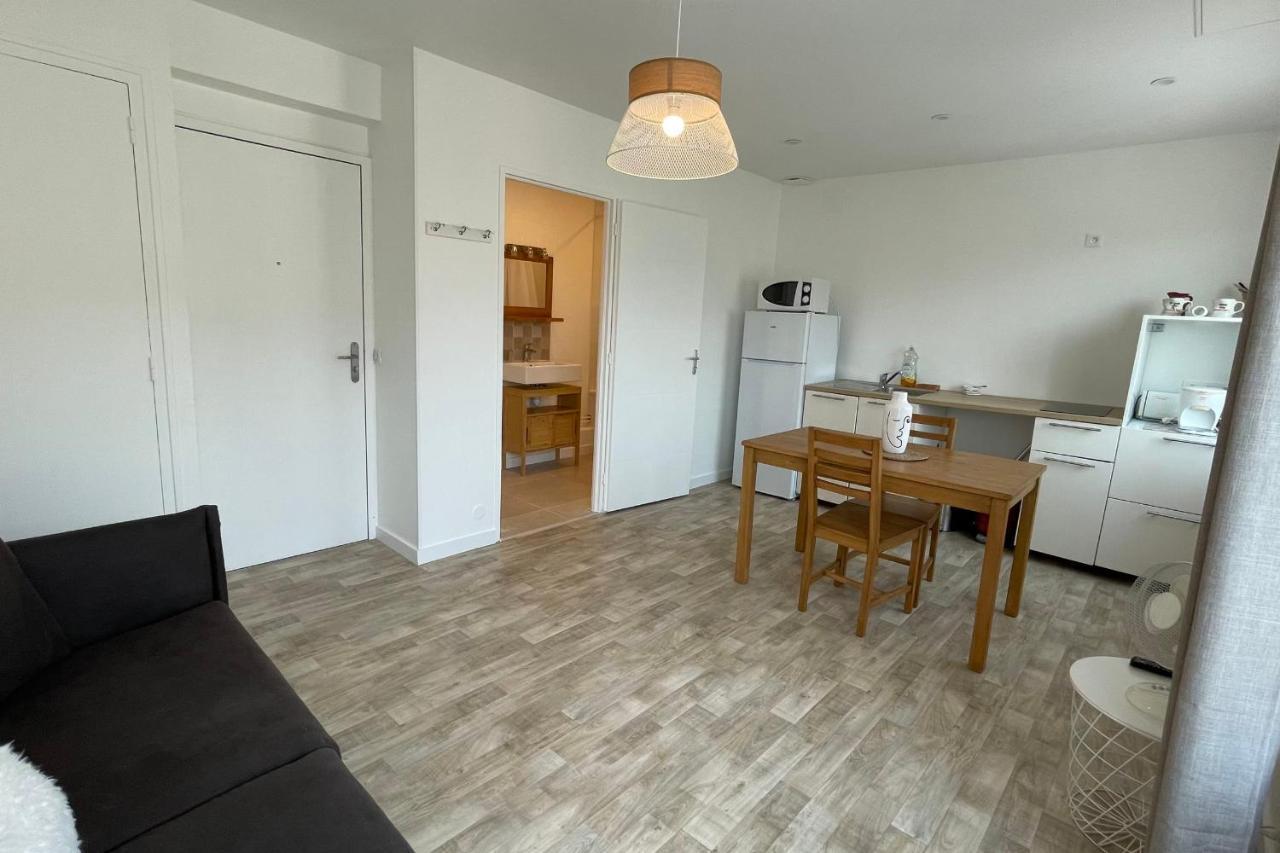 Le Bout Du Lac Studio Renove Avec Balcon Et Vue Sur La Montagne Annecy Exterior photo